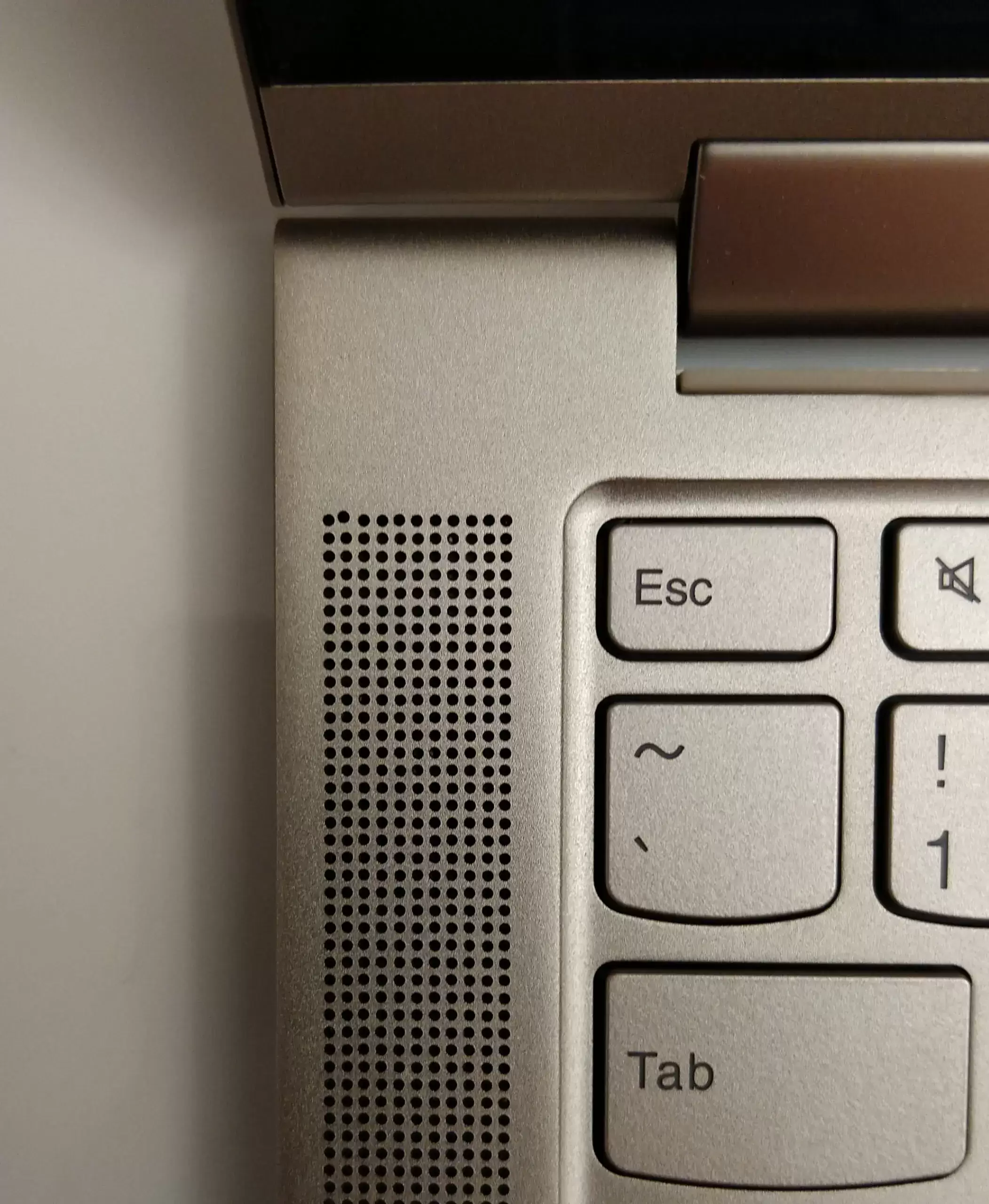 تعویض اسپیکر لپ تاپ msi